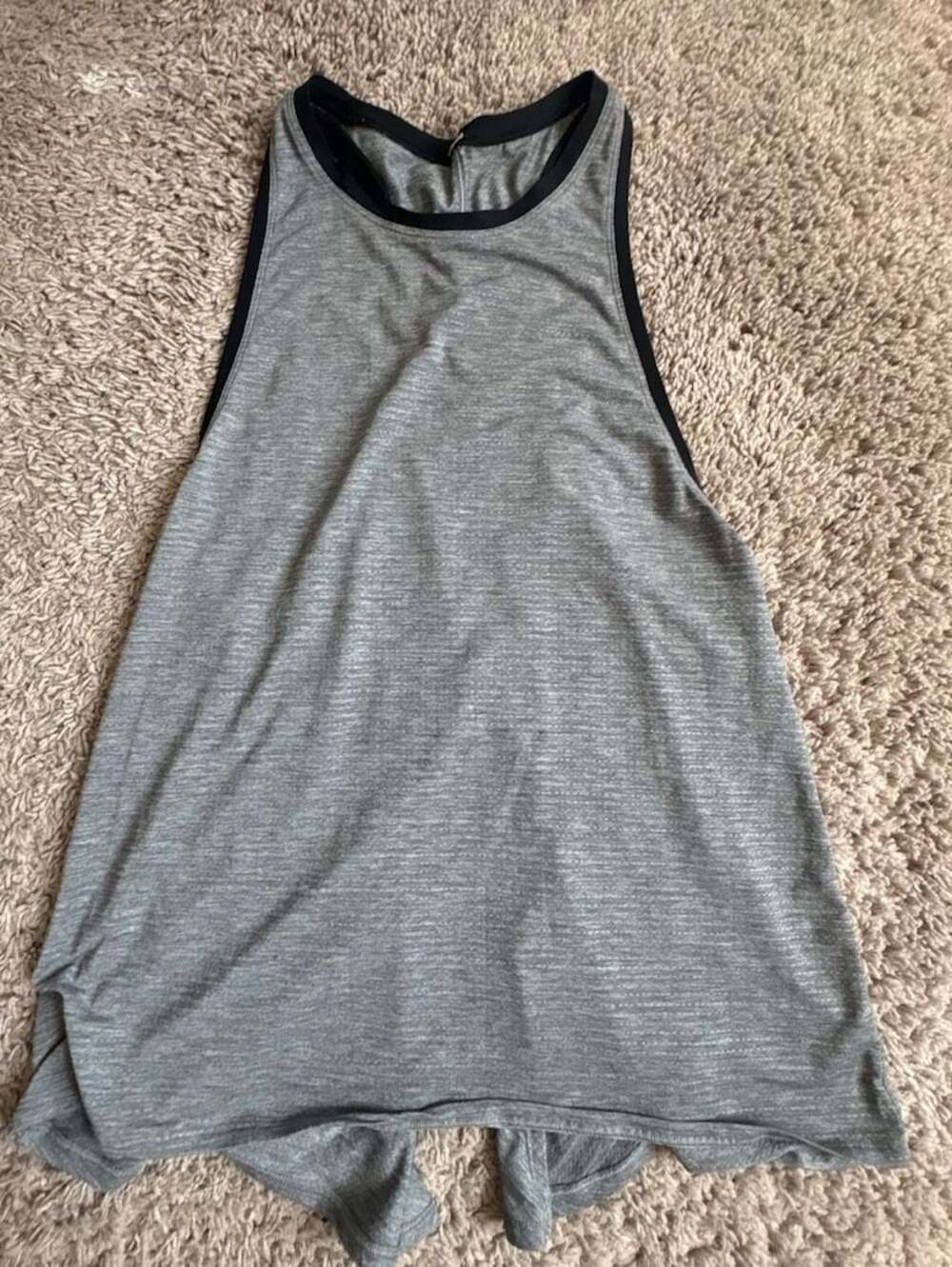 Lululemon Twist Back Workout Tank Top Gray Striped Sleeveless Activewear Medium